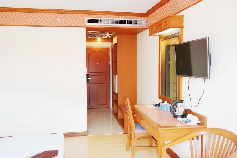 Grand Park Hotel 11/69