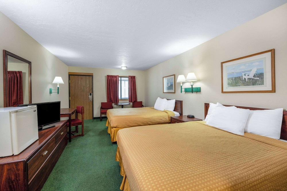 Travelodge by Wyndham Spirit Lake/Okoboji 23/53
