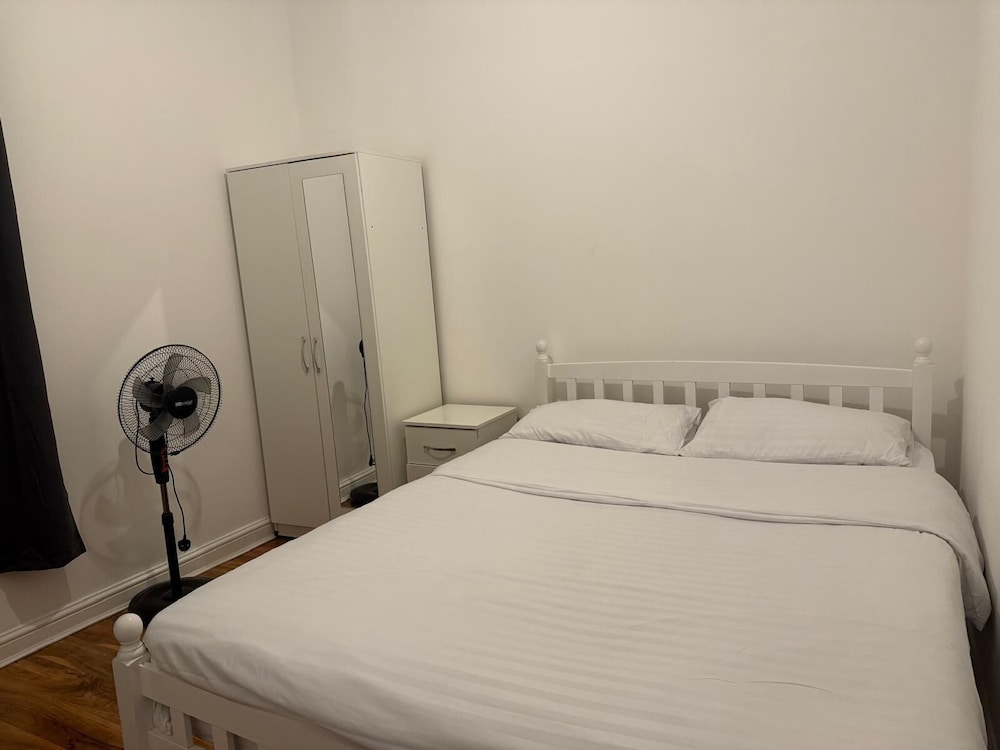 OYO Rayan's Lodge Stratford 15/31