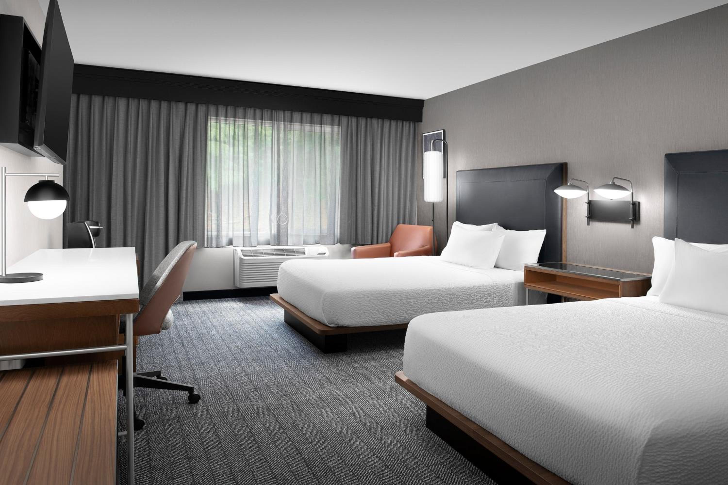 Room, 2 Queen Beds, Bathtub, Accessible