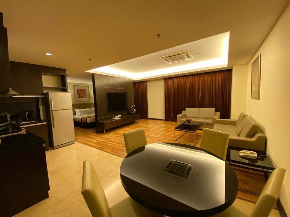 Grand Paragon 28/43