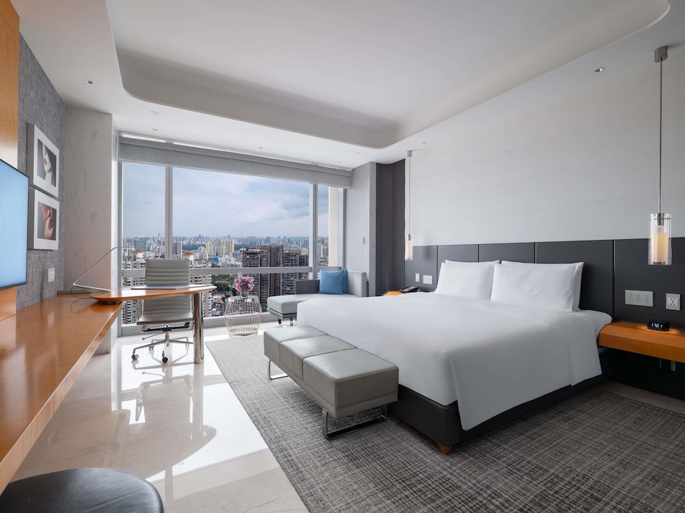 LUXURY, KING BED, CITY VIEW