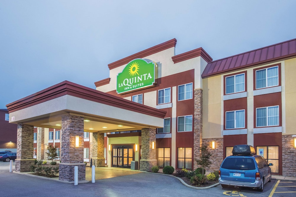 La Quinta Inn and Suites by Wyndham O Fallon, IL - St. Louis 1/37