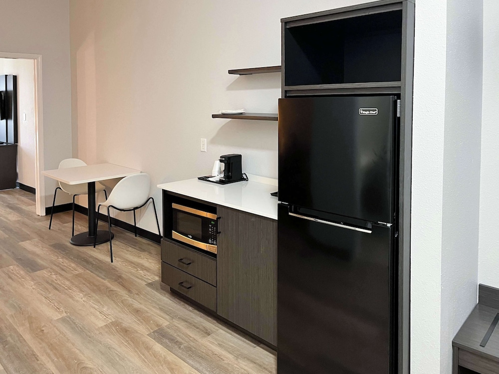Studio6 Suites Elkhart, IN 23/40