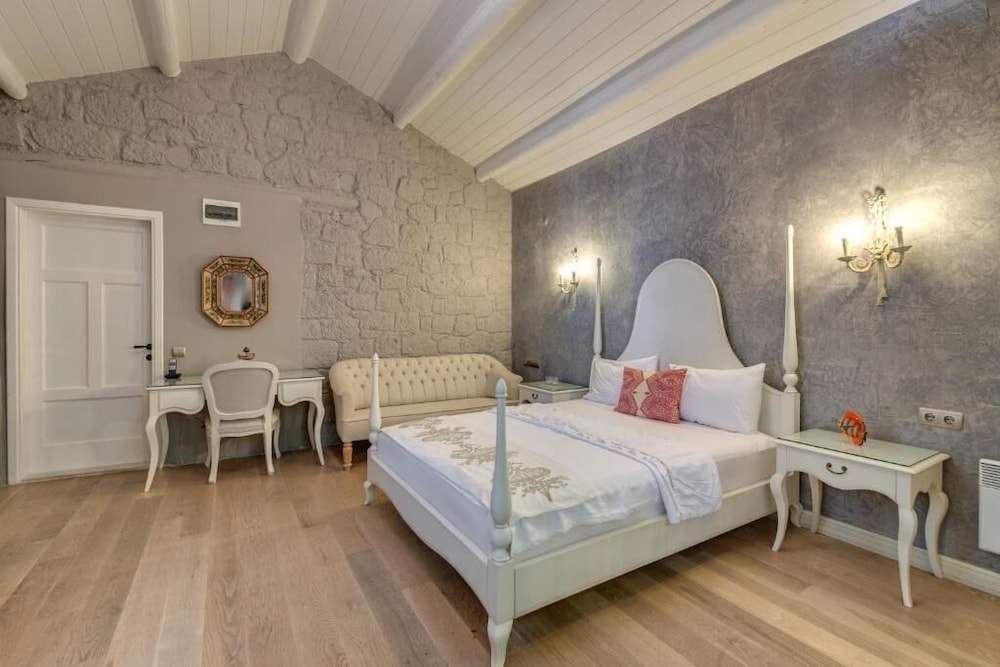 Beyevi Alacati 35/68