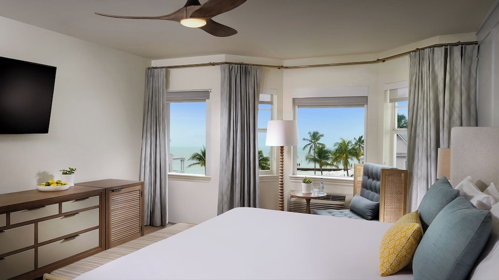 ROOM, 2 QUEEN BEDS, PARTIAL OCEAN VIEW, BALCONY