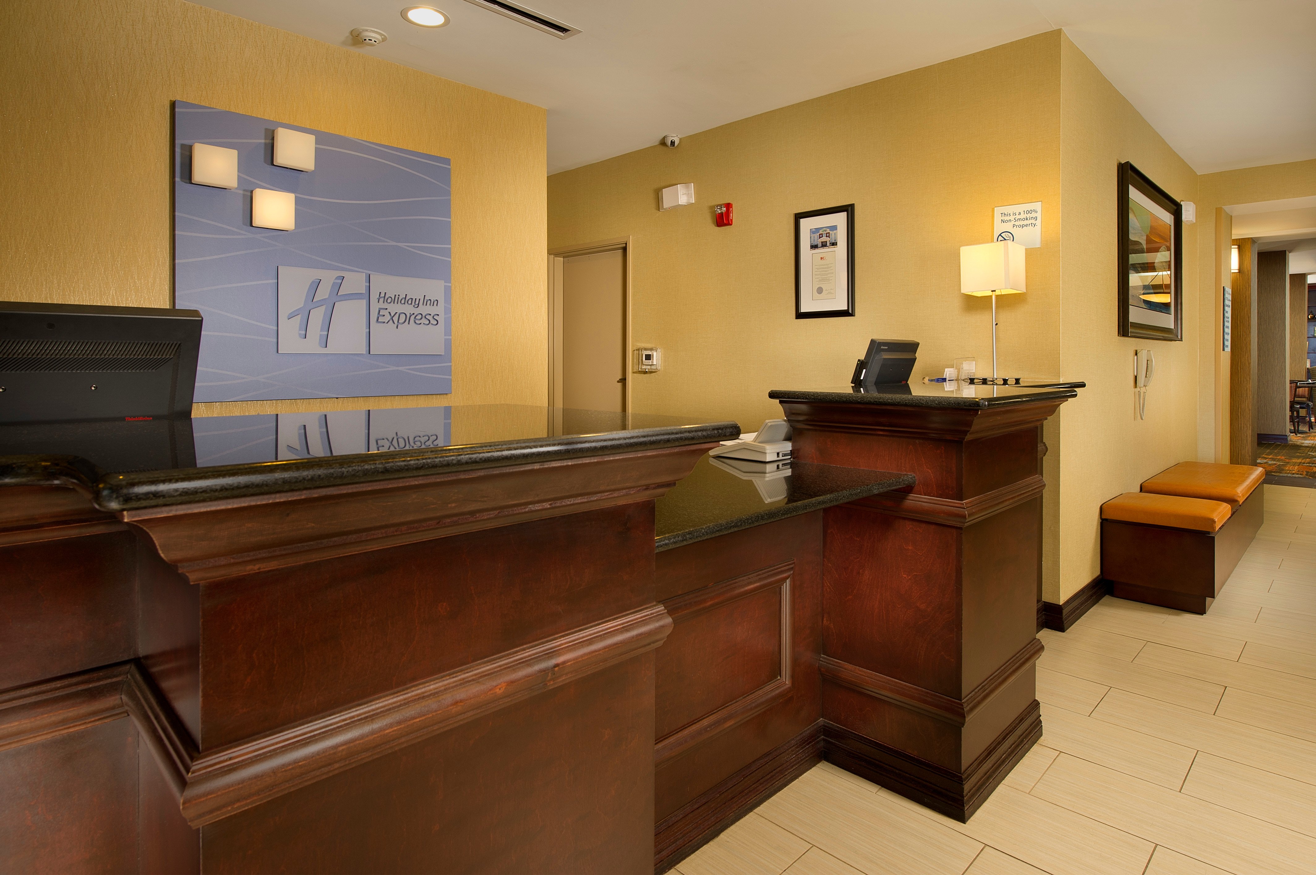 Holiday Inn Express Hotel Suites Uvalde 10/55