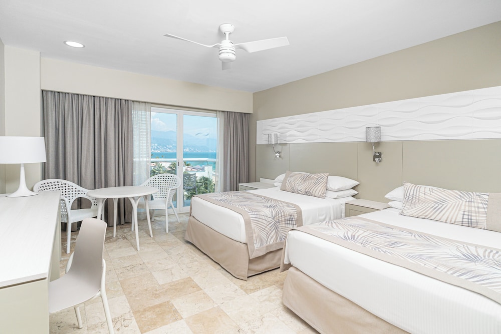 DELUXE, DOUBLE BED, PARTIAL OCEAN VIEW