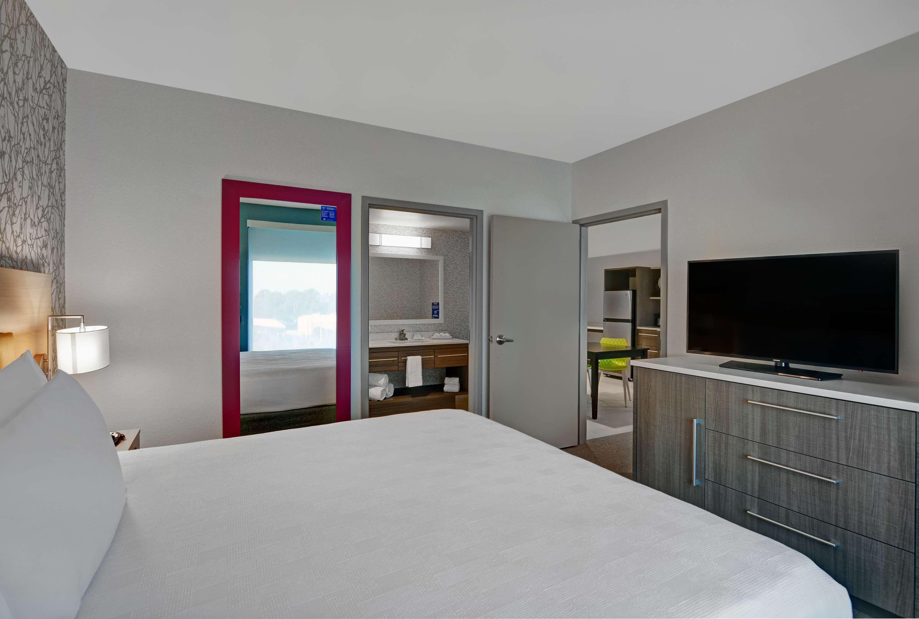Suite, King Bed