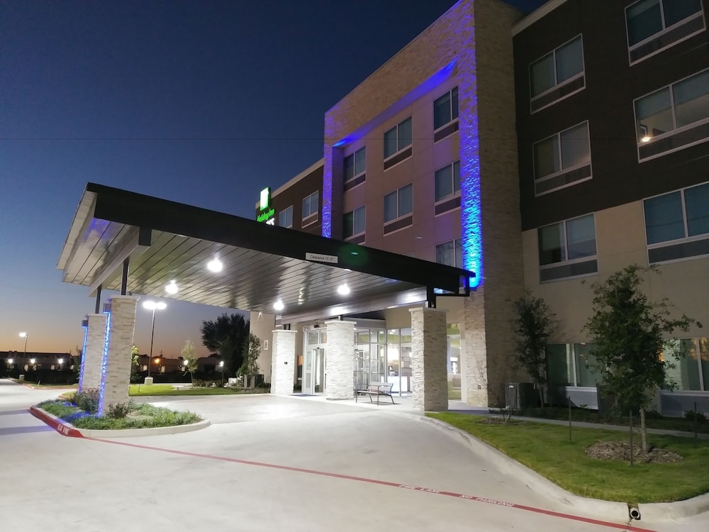 Holiday Inn Express and Suites Dallas Northeast Arboretum, an IHG Hotel 1/49