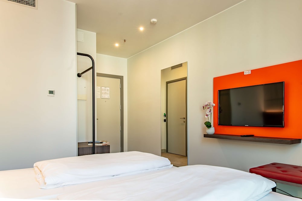 STANDARD, KING BED