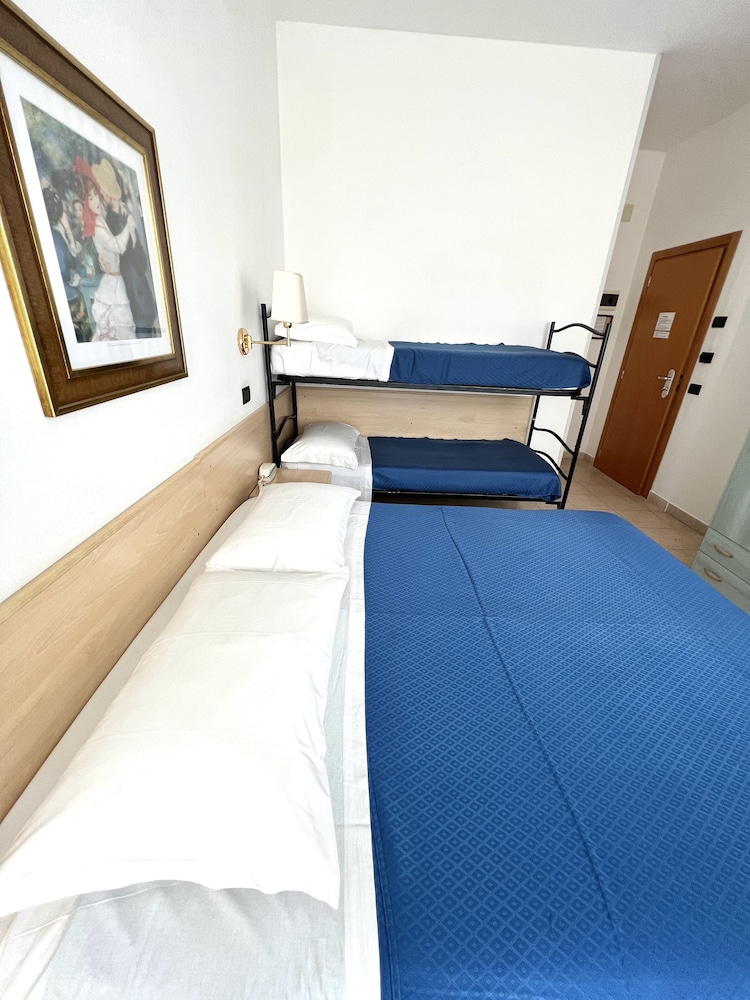 Hotel Montecarlo 18/50