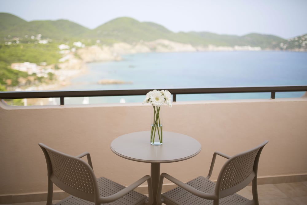 Invisa Hotel Club Cala Verde 66/103
