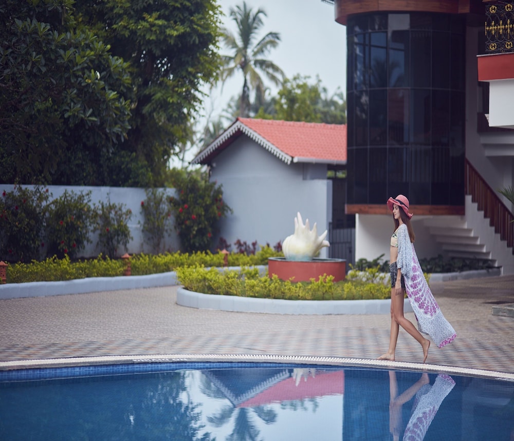Sea Queen Beach Resort and Spa 59/69