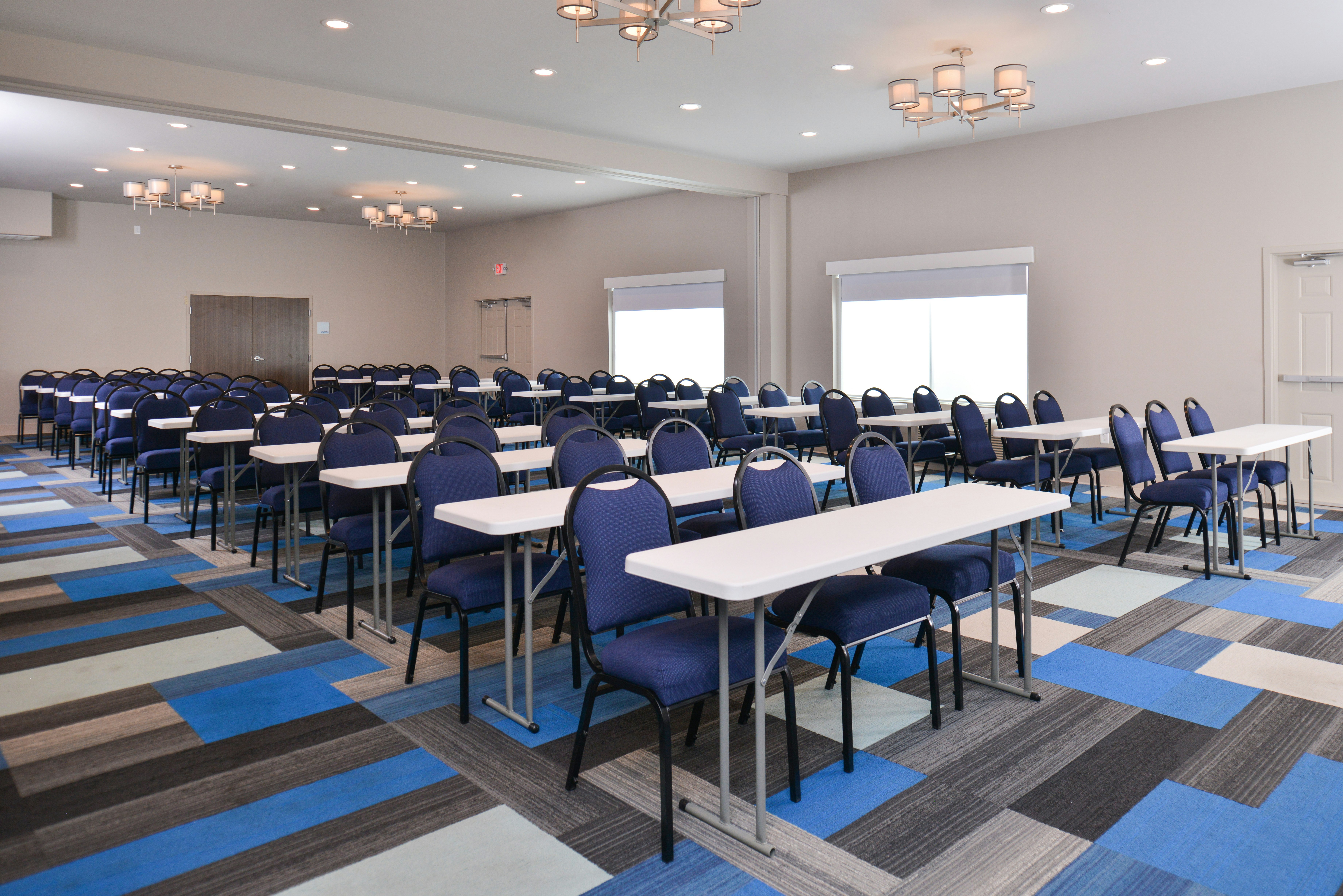 Holiday Inn Express Suites Houston E Pasadena 56/62