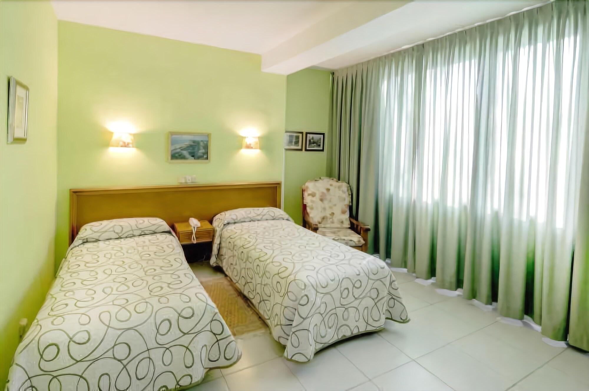 Hotel Escuela San Cristobal 9/23
