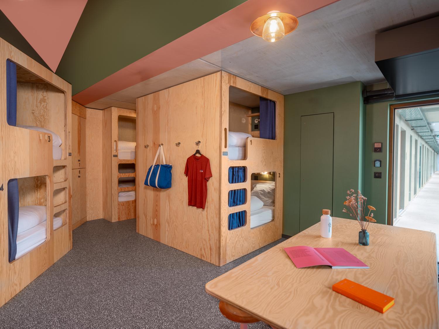 Private, Mixed Dorm, 8 Beds