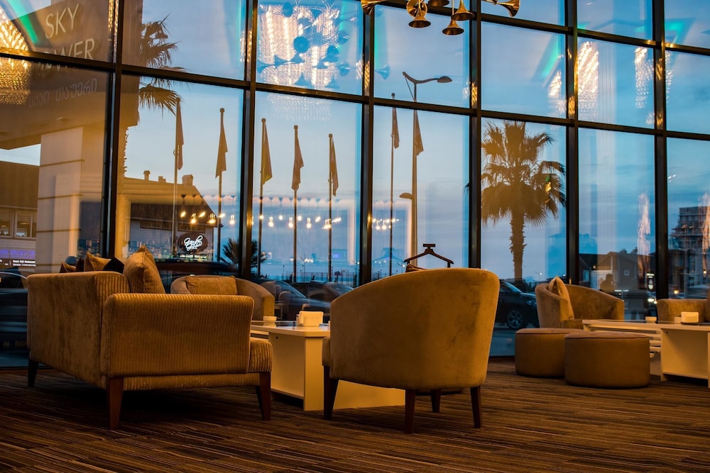Sky Tower Hotel 44/68