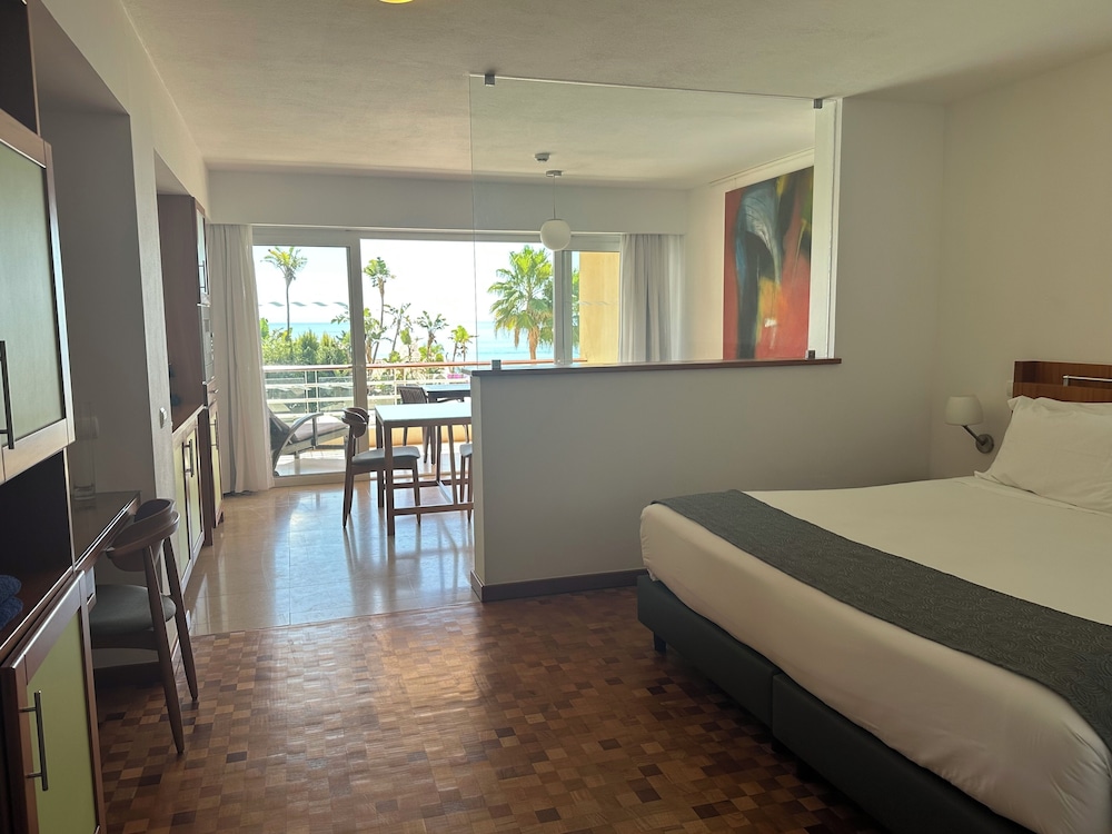 استوديو بانورامي بسريرين منفصلين بإطلالة على البحر بشرفة مع أريكة، Aparthotel Vila Luz 3/5