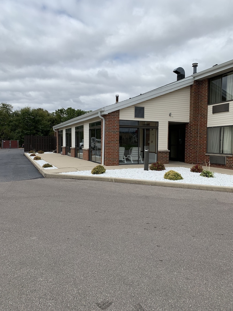 Super 8 by Wyndham Watertown WI 1/49