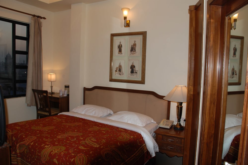 INDUS HOTEL 9/51