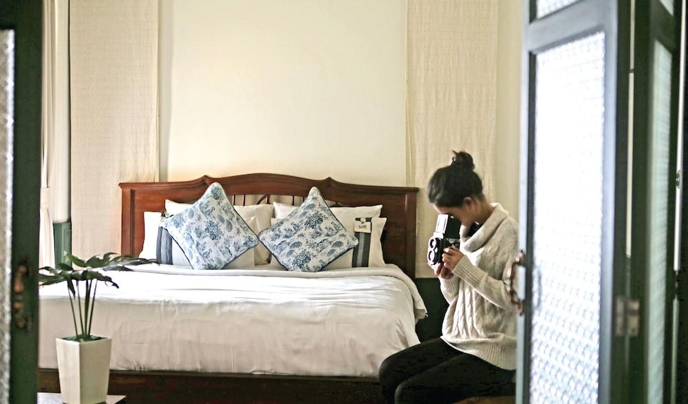 Yesterday Hotel 10/72