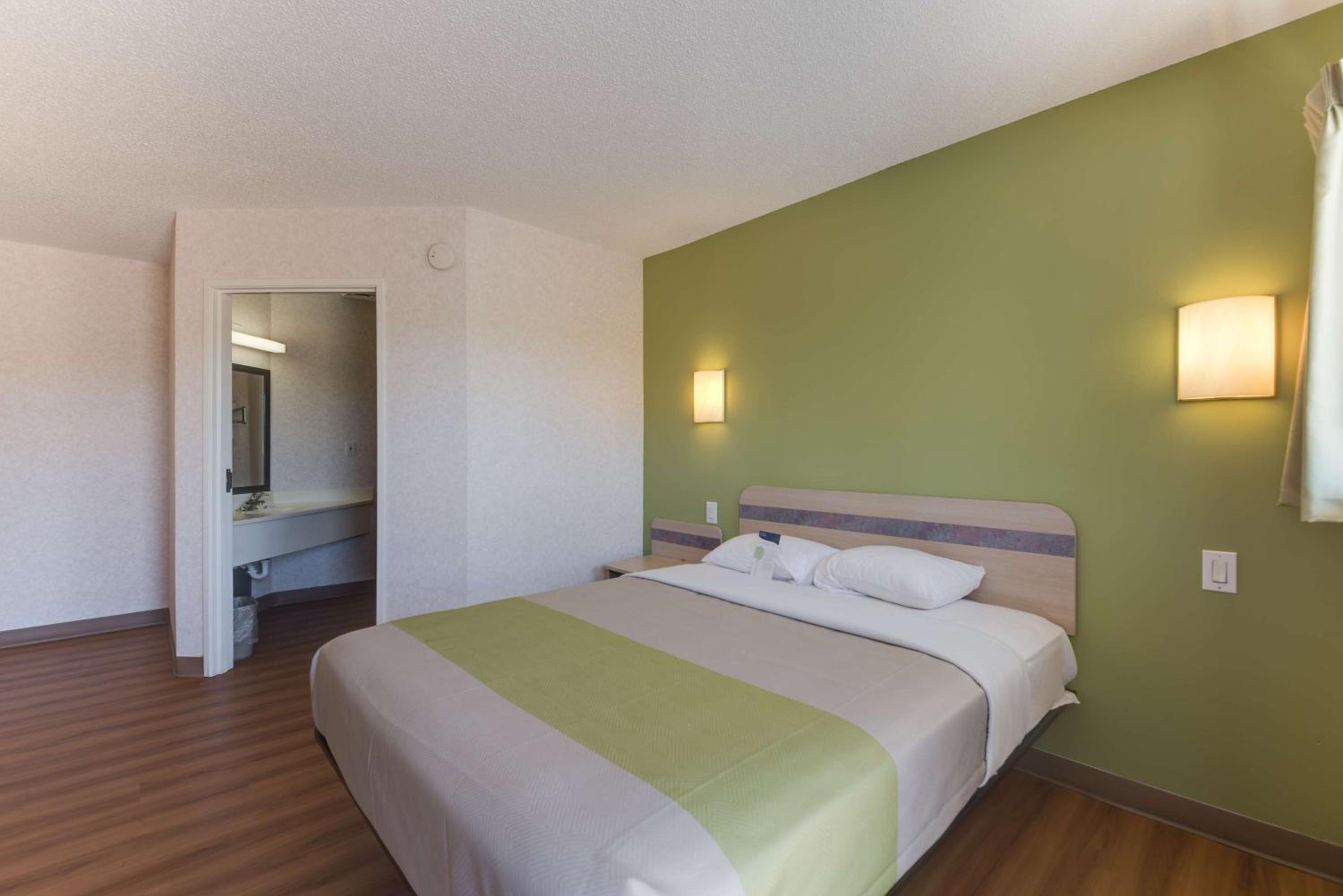 غرفة بسرير كوين لذوي الإعاقة لغير المدخنين، Motel6 Statesville, NC 5/8
