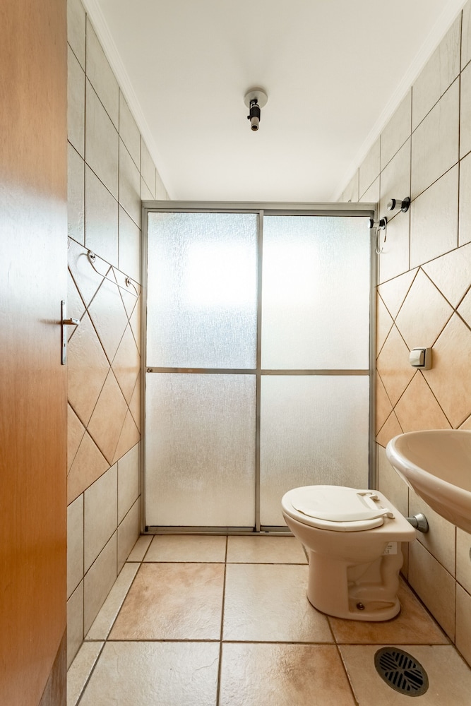 Quadruple Room (1 Double bed + 2 Single beds)، OYO Hotel Vila Rica, Ribeirao Preto 10/10