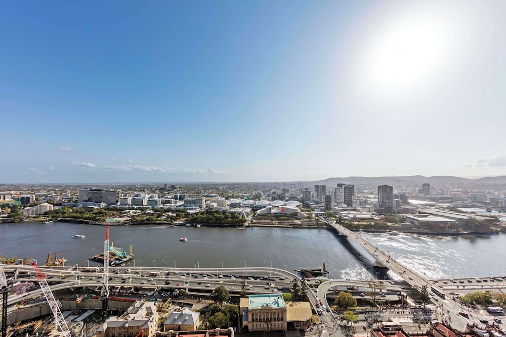 Oaks Brisbane Casino Tower Suites 48/50