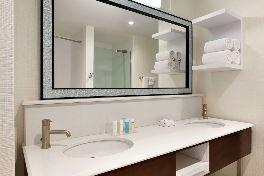 Hampton Inn And Suites Nashville Downtown Tn 30/53