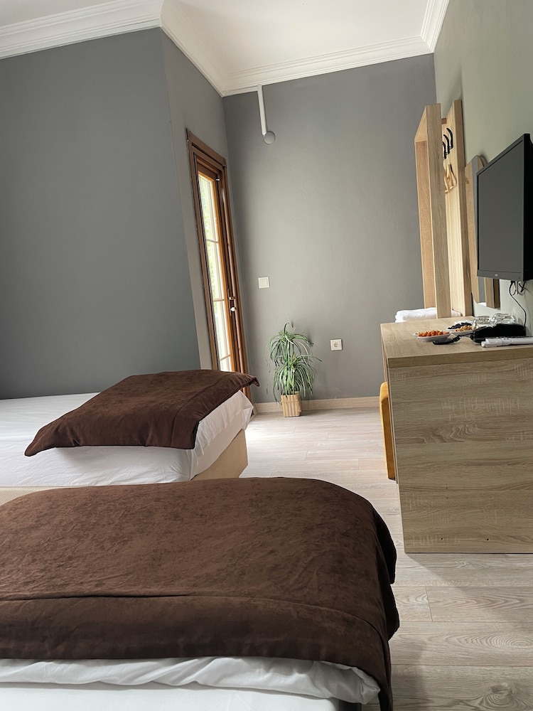 Pugari Otel 19/40