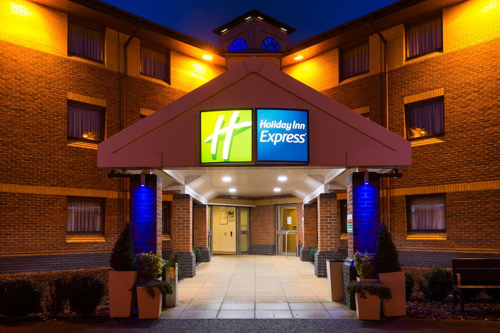 Holiday Inn Express Taunton 1/55