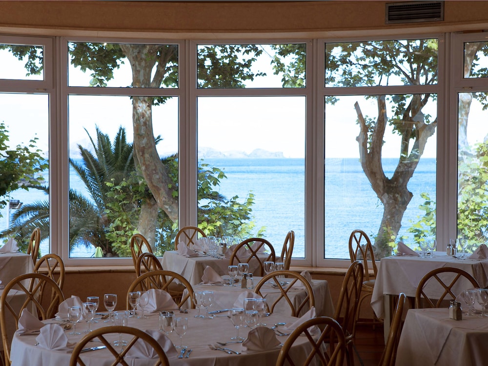 Baia Madeira Hotel - Ocean Beachfront 43/54