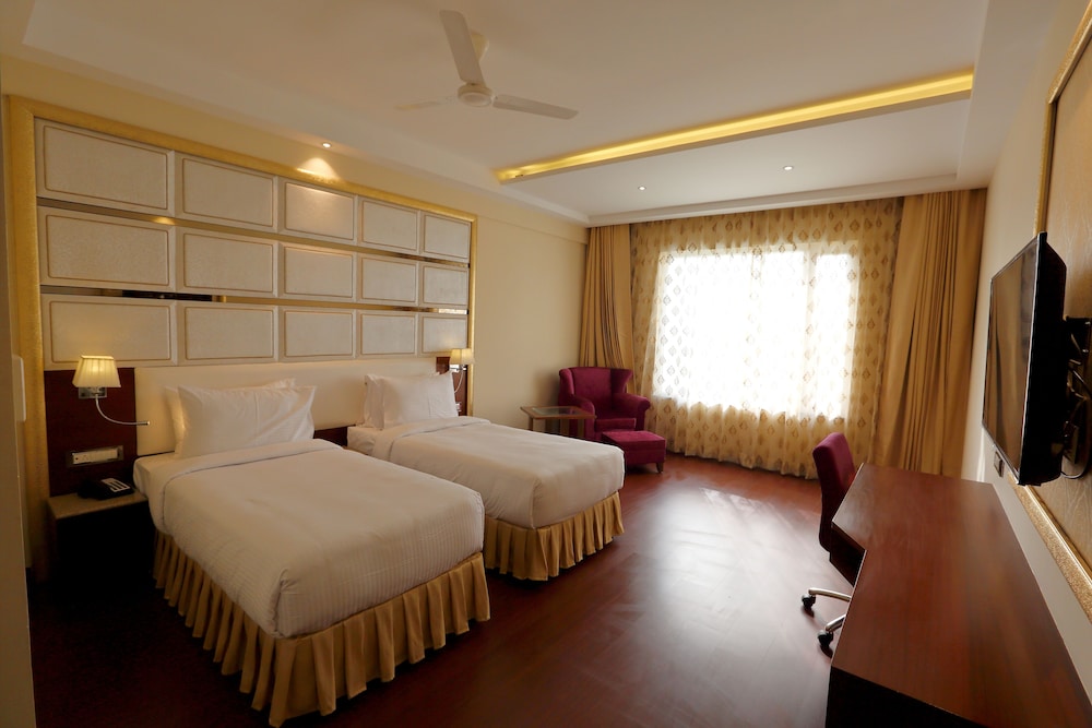 DELUXE, KING BED