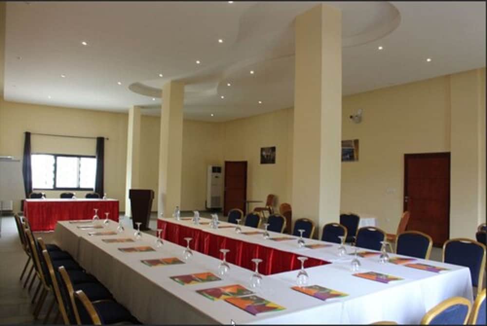 Douala Design Hotel 33/36