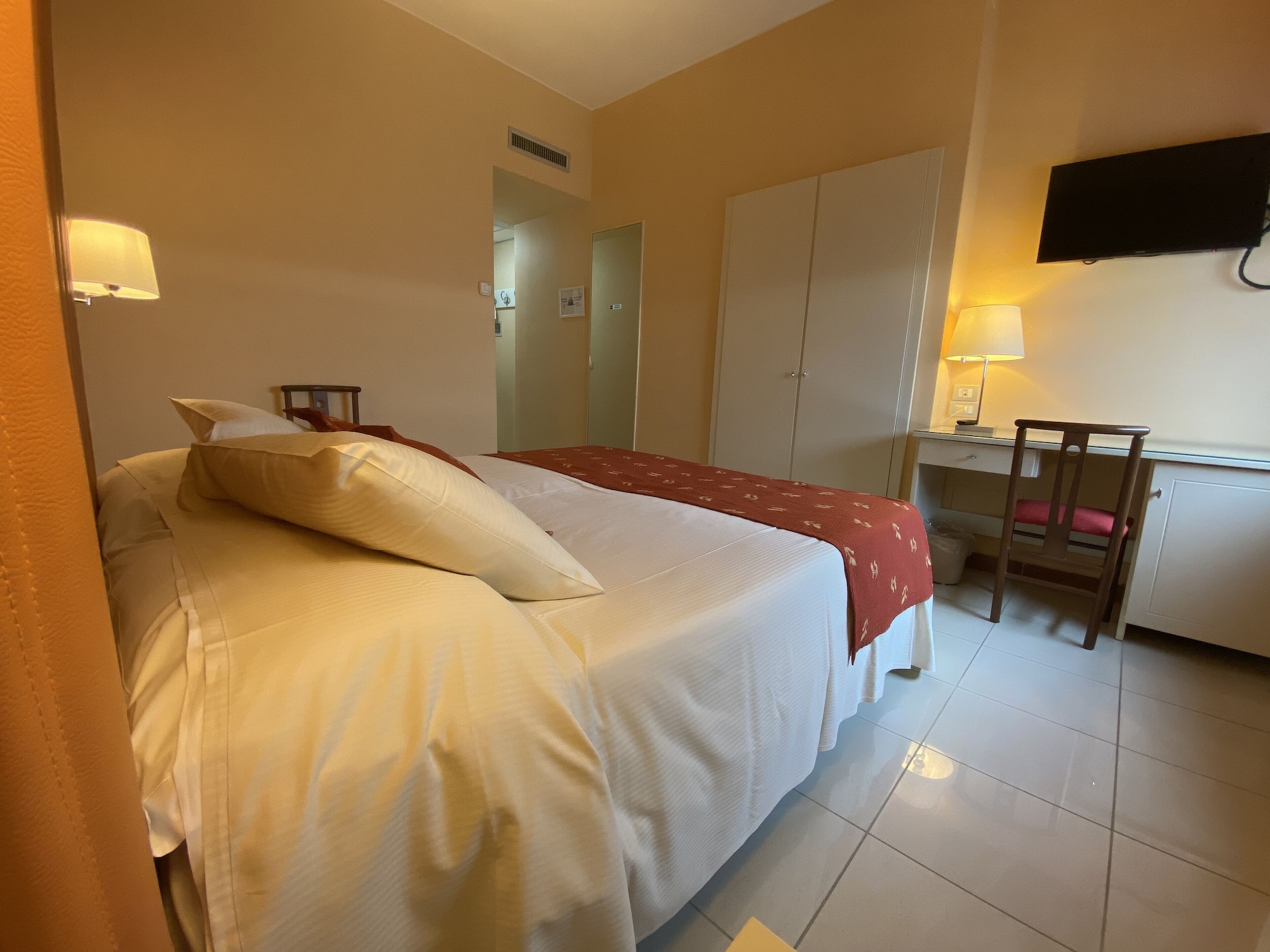 COMFORT, DOUBLE OR TWIN BED