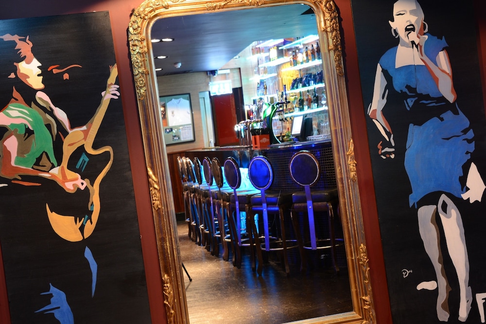 Treacys Hotel Enniscorthy 55/63