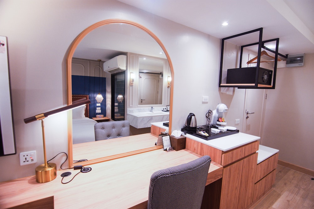THEE BANGKOK HOTEL 33/65