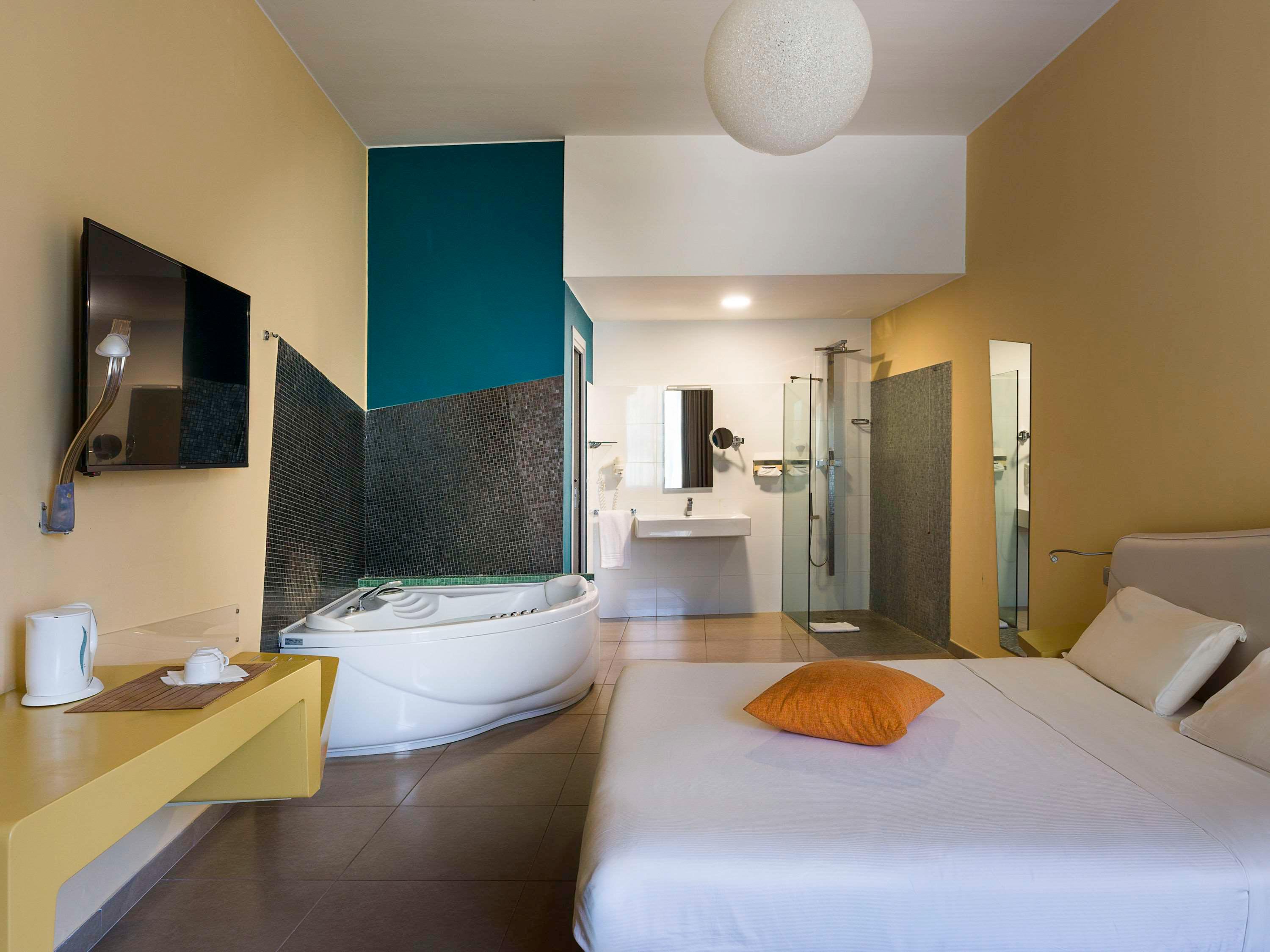 Superior, King Bed, Jetted Tub, Garden Area