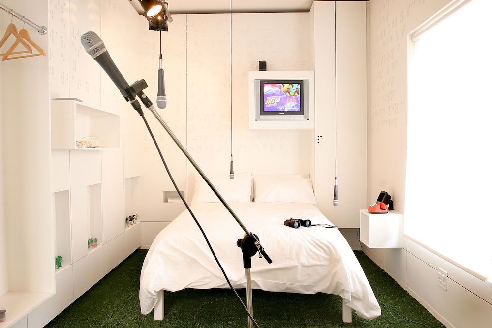 Daddy Long Legs Art Hotel 46/59