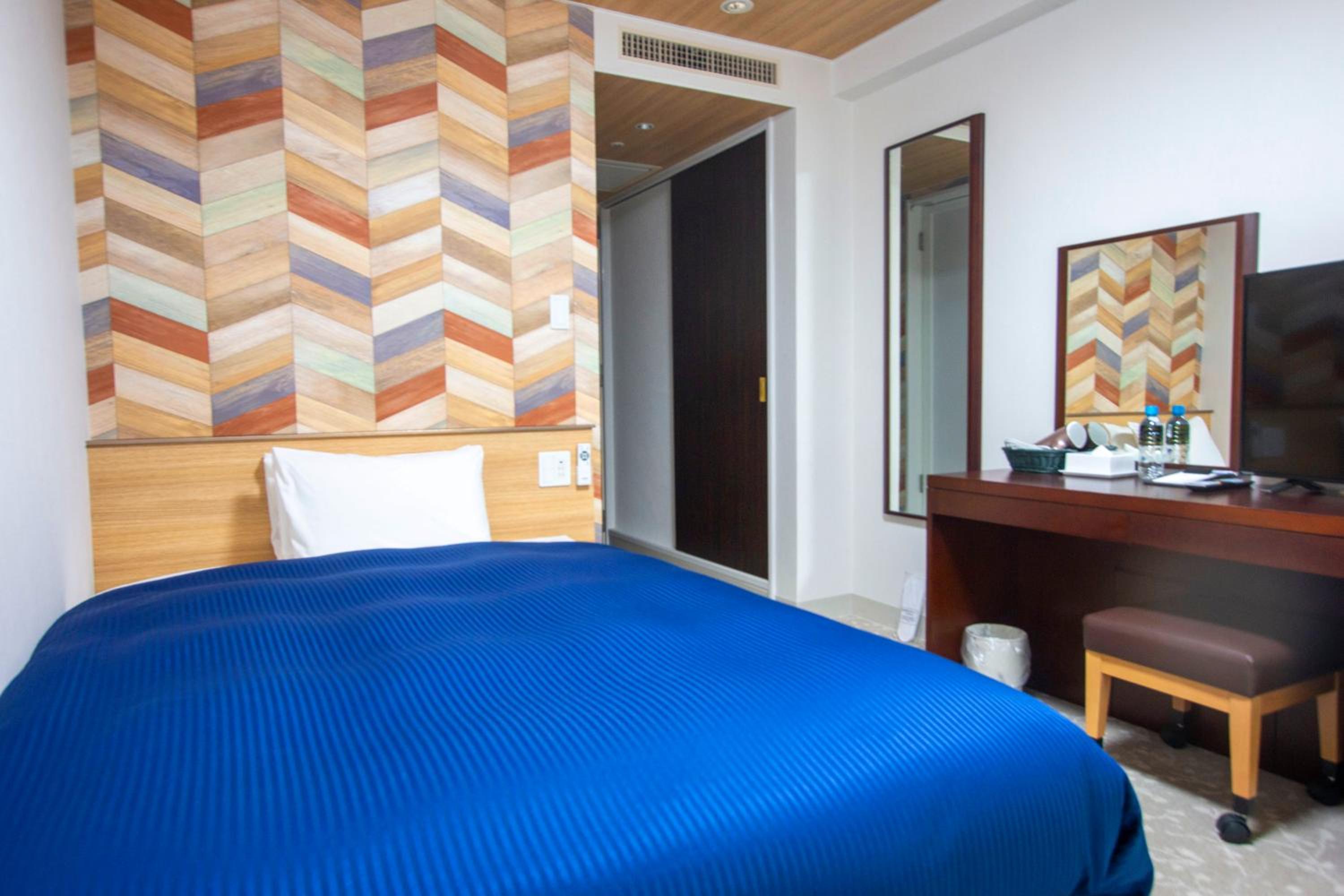 Deluxe, Single, Premium Floor
