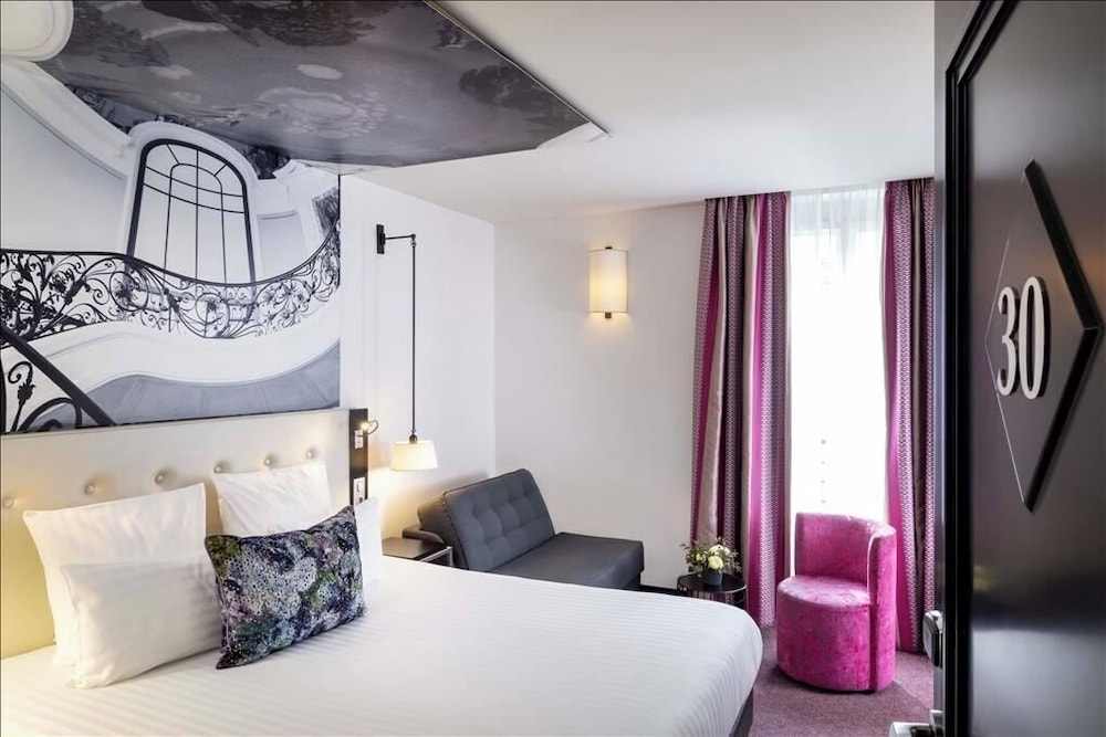 SUPERIOR, DOUBLE OR TWIN BED