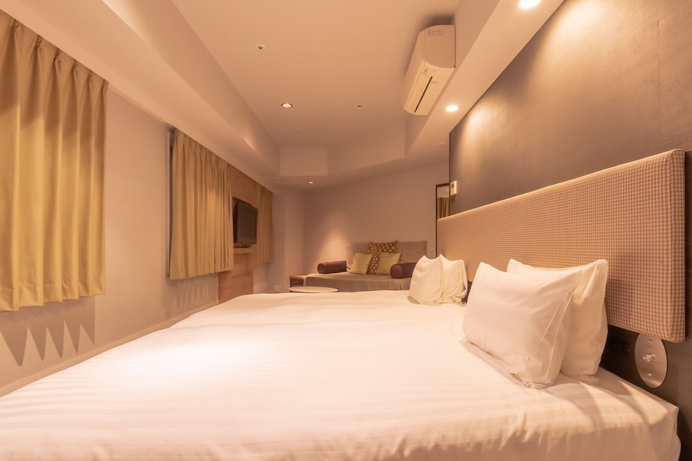 E Hotel Higashi Shinjuku 32/63