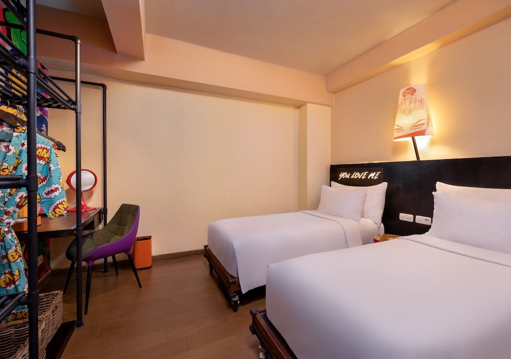 Dash, 2 Bedrooms, King and Twin Beds, Viva Dash Hotel Seminyak 3/5