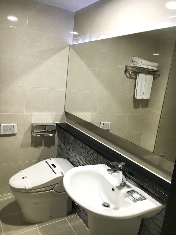 K Tourist Hotel 22/24