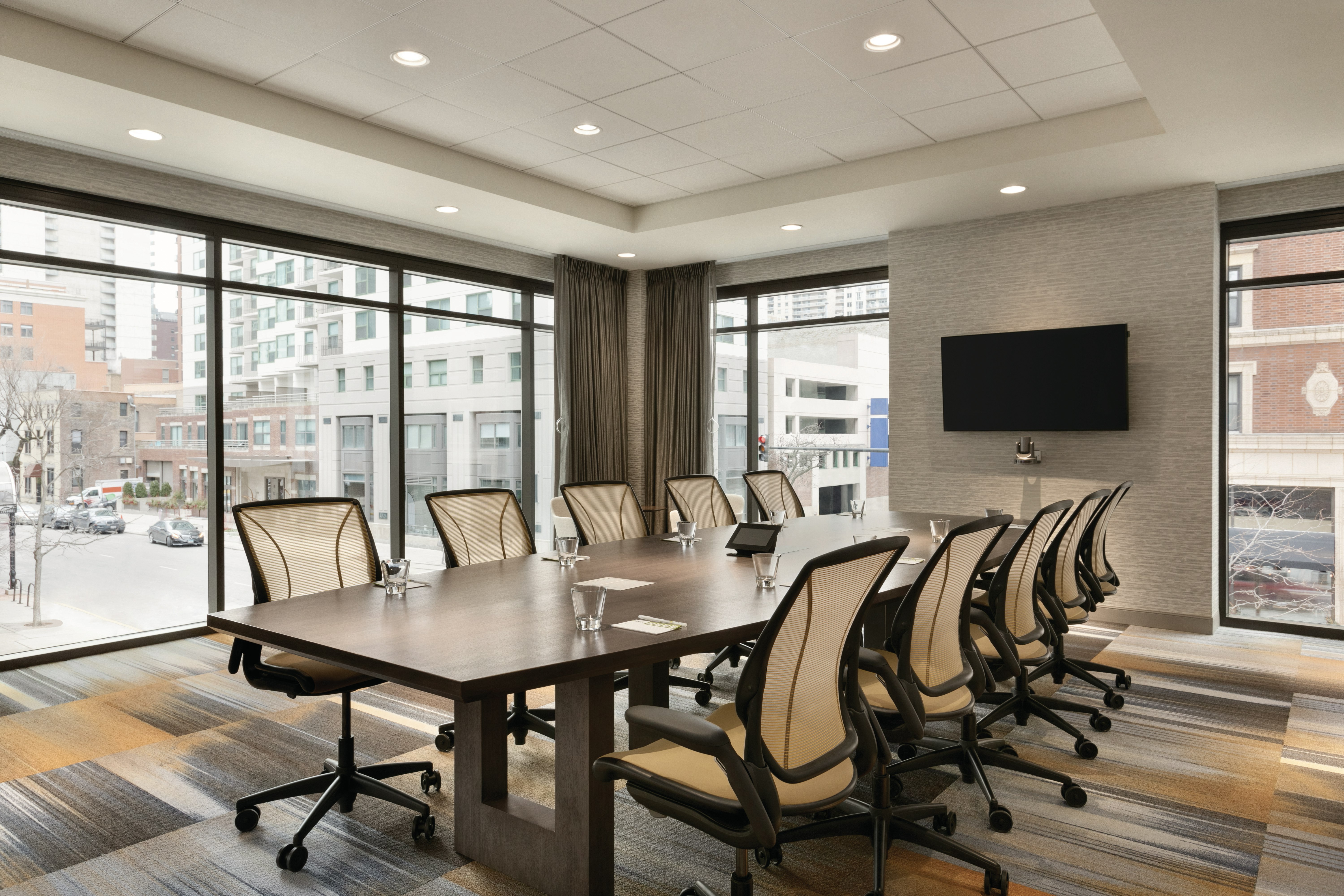 Home2 Suites By Hilton Chicago River North 51/55