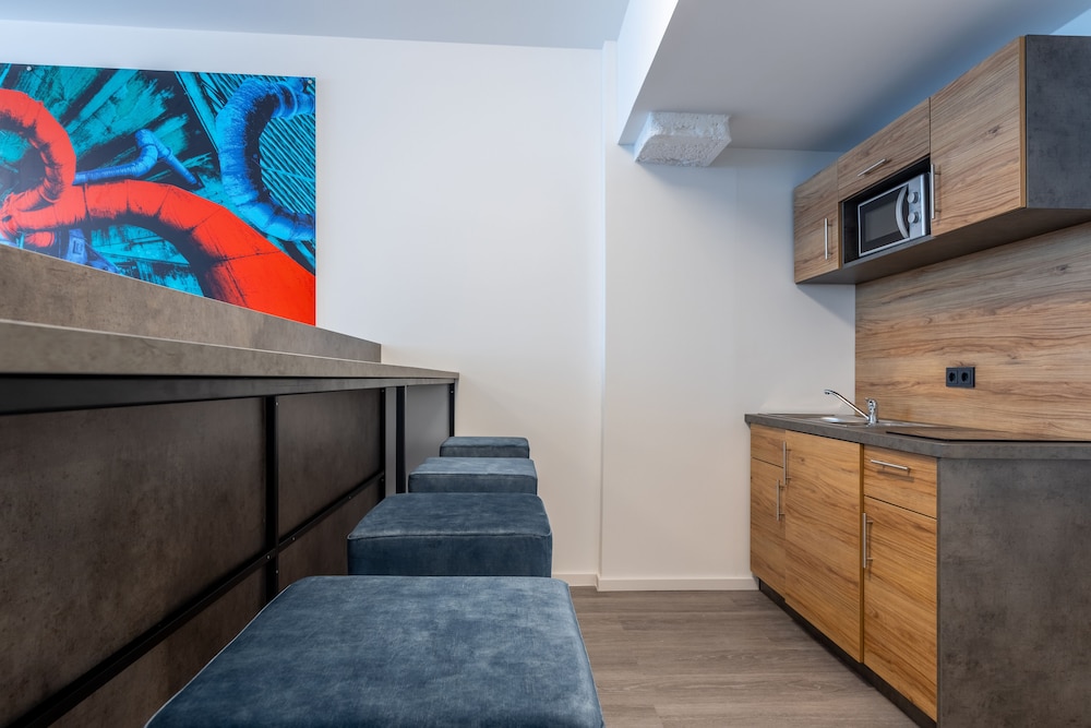 Trip Inn Living and Suites 27/42
