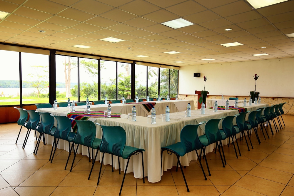 Hotel Maya Internacional 48/58