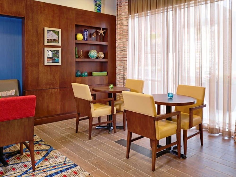 HAMPTON INN BY HILTON HALIFAX DOWNTOWN 45/54