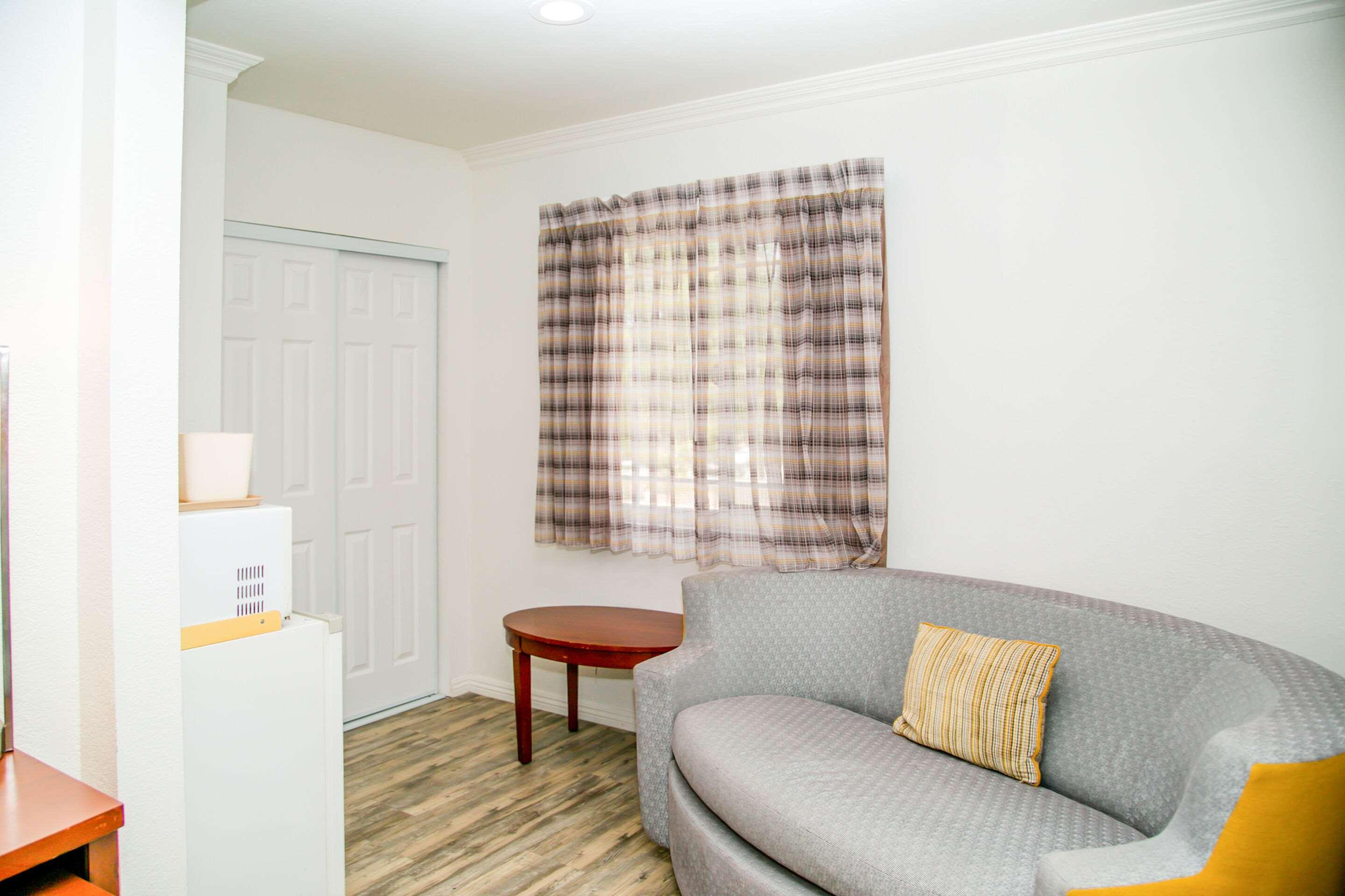 Quality Inn & Suites Thousand Oaks 25/38